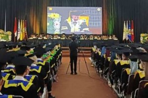 Wisuda Uniku ke-32 Wisuda Uniku ke-32